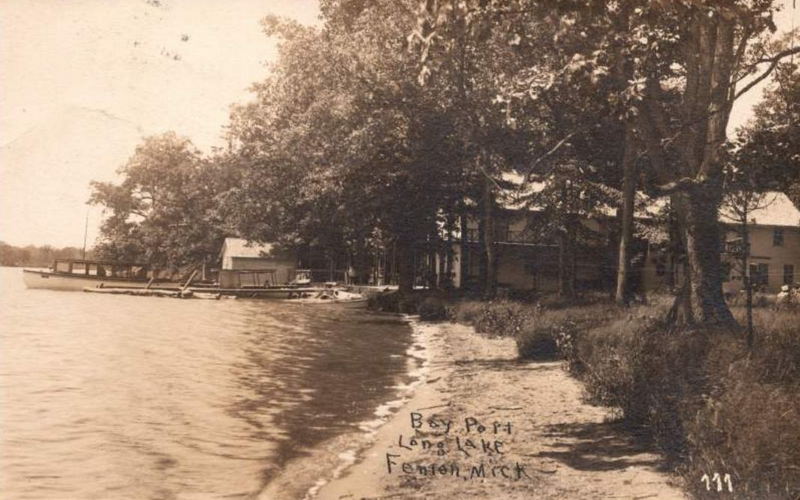 Bay Port Resort (Fenton Yacht Club) - Vintage Postcard